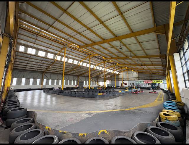 2,100M² WAREHOUSE FOR SALE IN STRIJDOMPARK